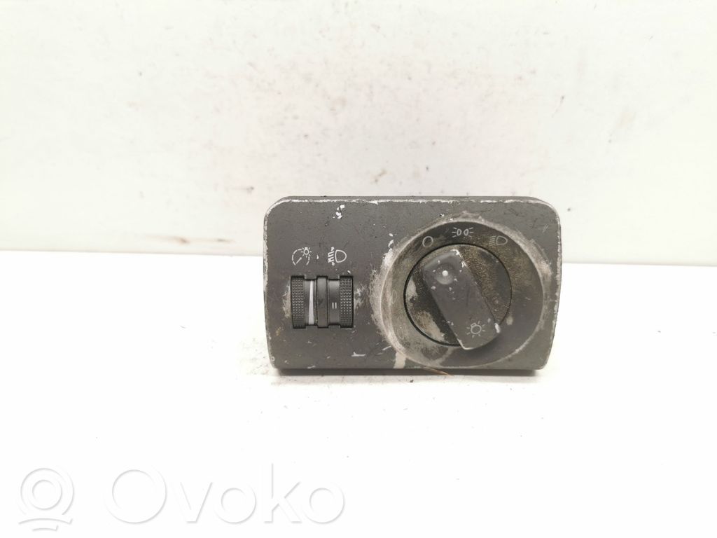 Audi A6 S6 C5 4B Lichtschalter 