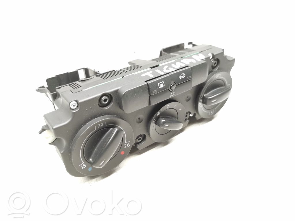 Volkswagen Tiguan Climate control unit 