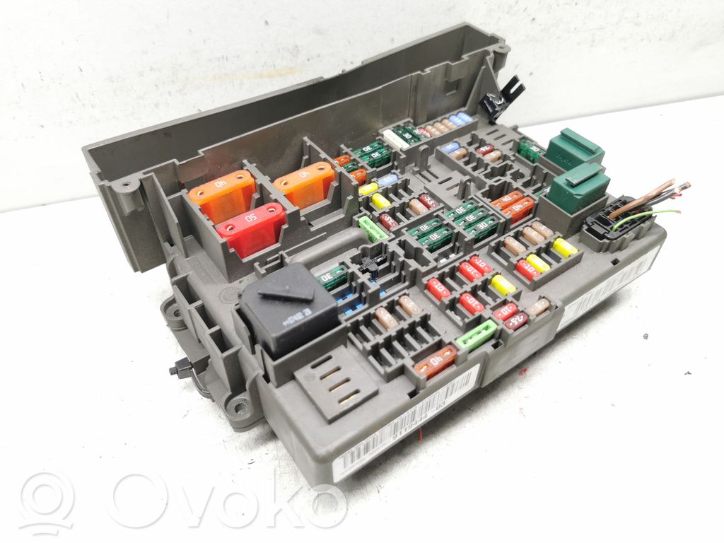 BMW 1 E81 E87 Fuse module 