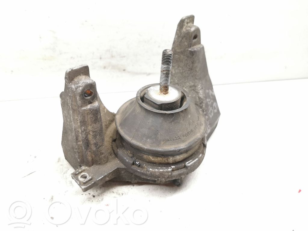 Audi 100 S4 C4 Engine mount bracket 
