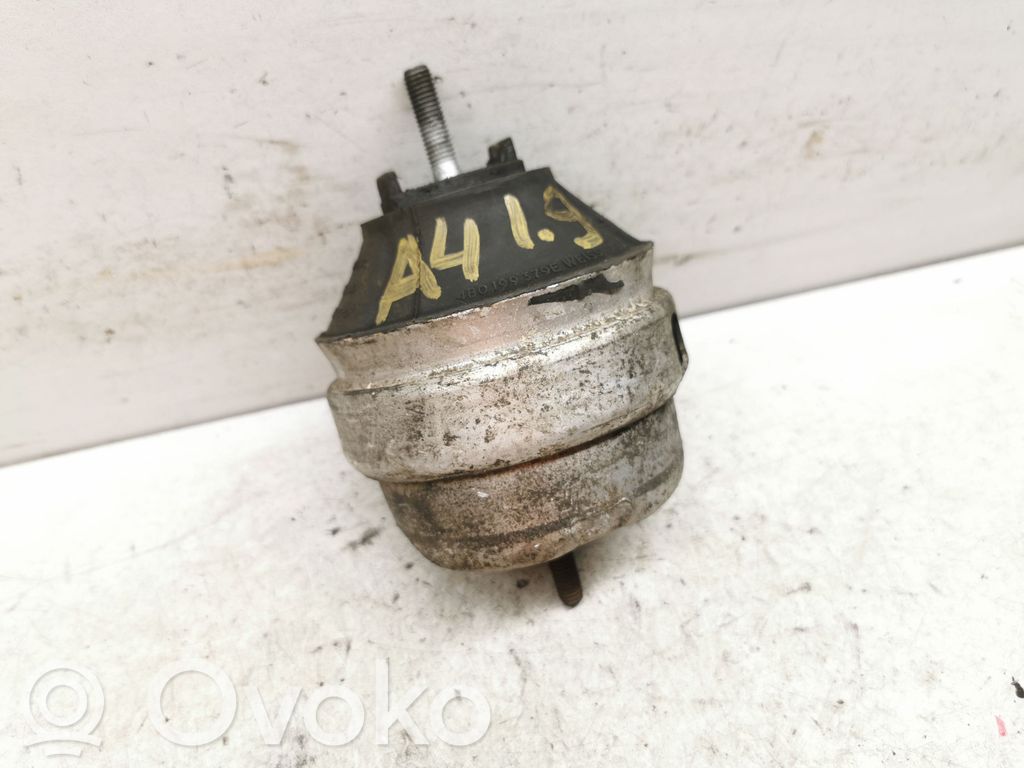 Audi A4 S4 B5 8D Engine mount bracket 