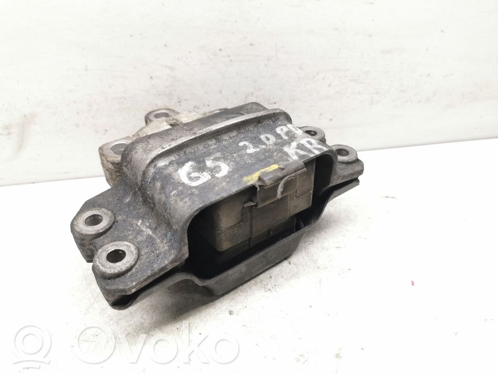 Volkswagen Golf V Engine mount bracket 