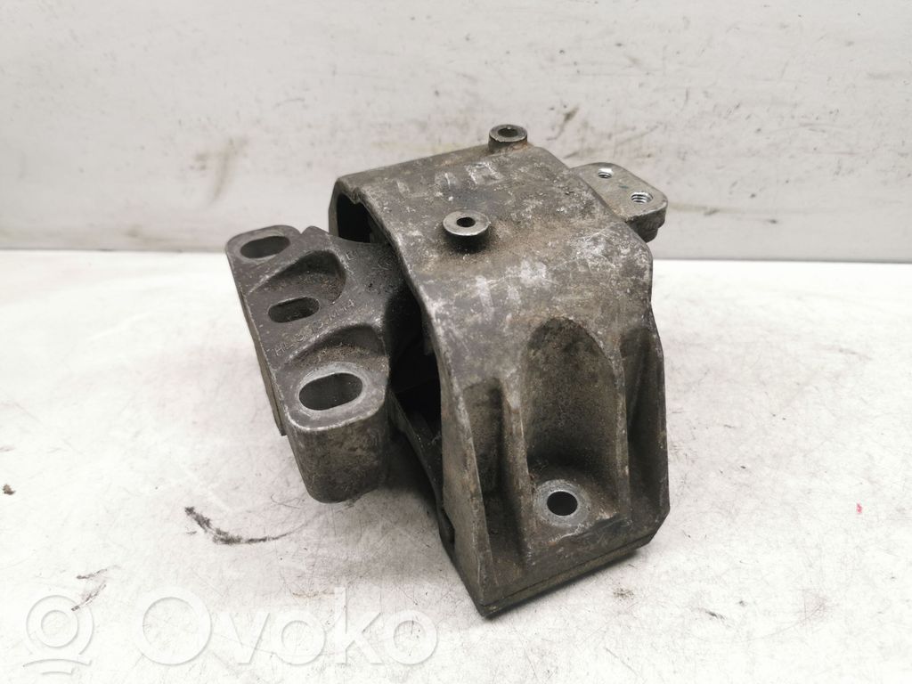 Volkswagen Golf IV Engine mount bracket 