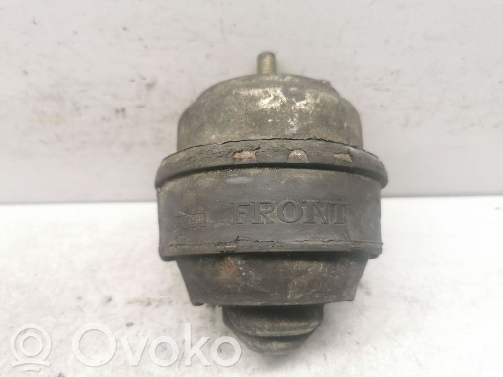 Volvo V70 Engine mount bracket 