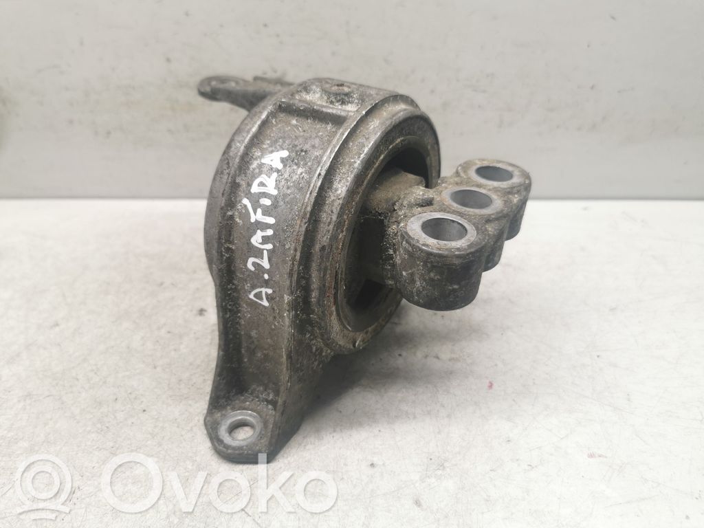 Opel Zafira A Engine mount bracket 