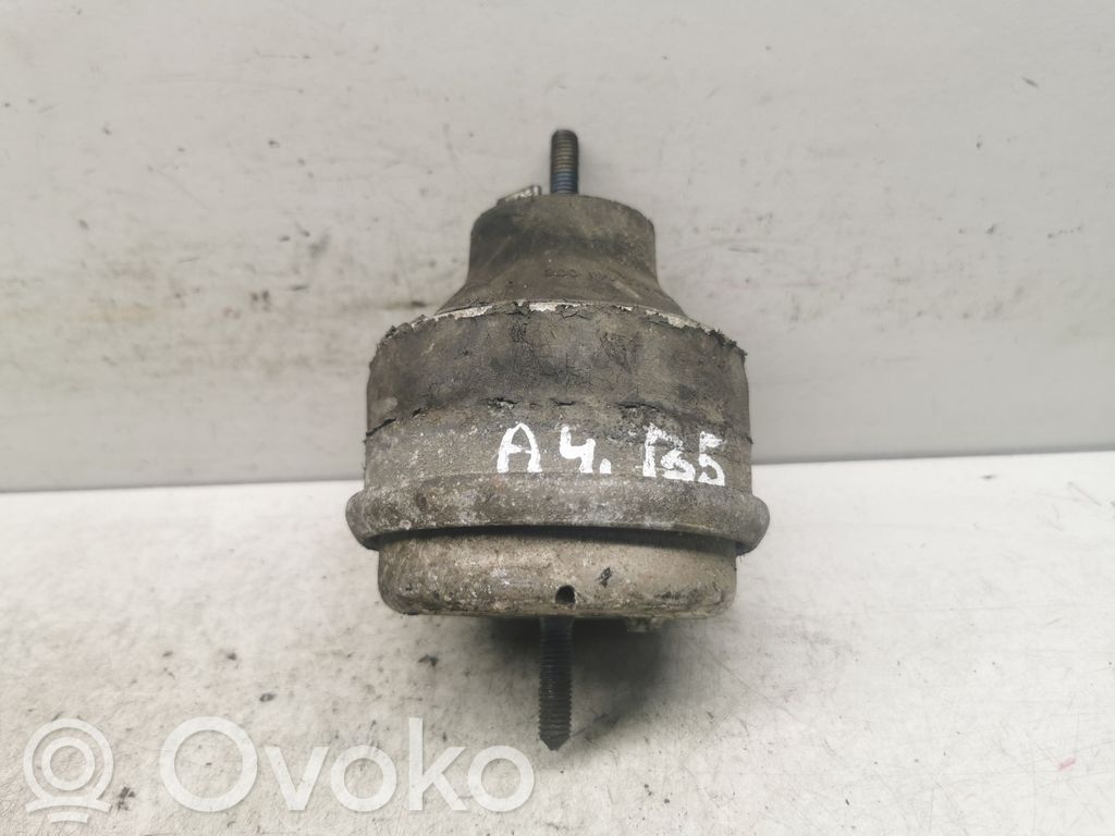 Audi A4 S4 B5 8D Engine mount bracket 