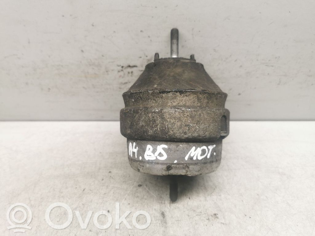 Audi A4 S4 B5 8D Engine mount bracket 