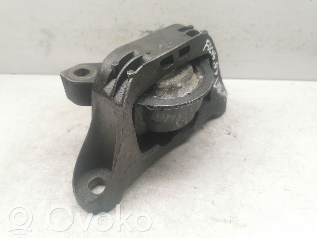 Engine mount bracket   1M516F012