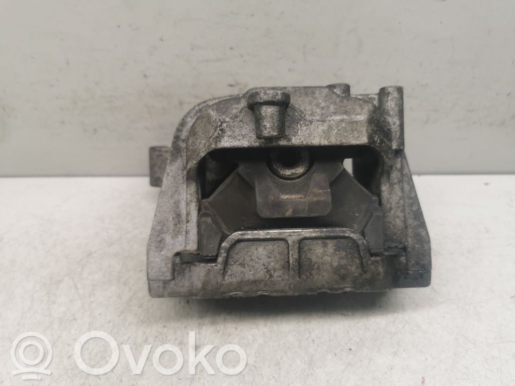 Audi A3 S3 A3 Sportback 8P Engine mount bracket 