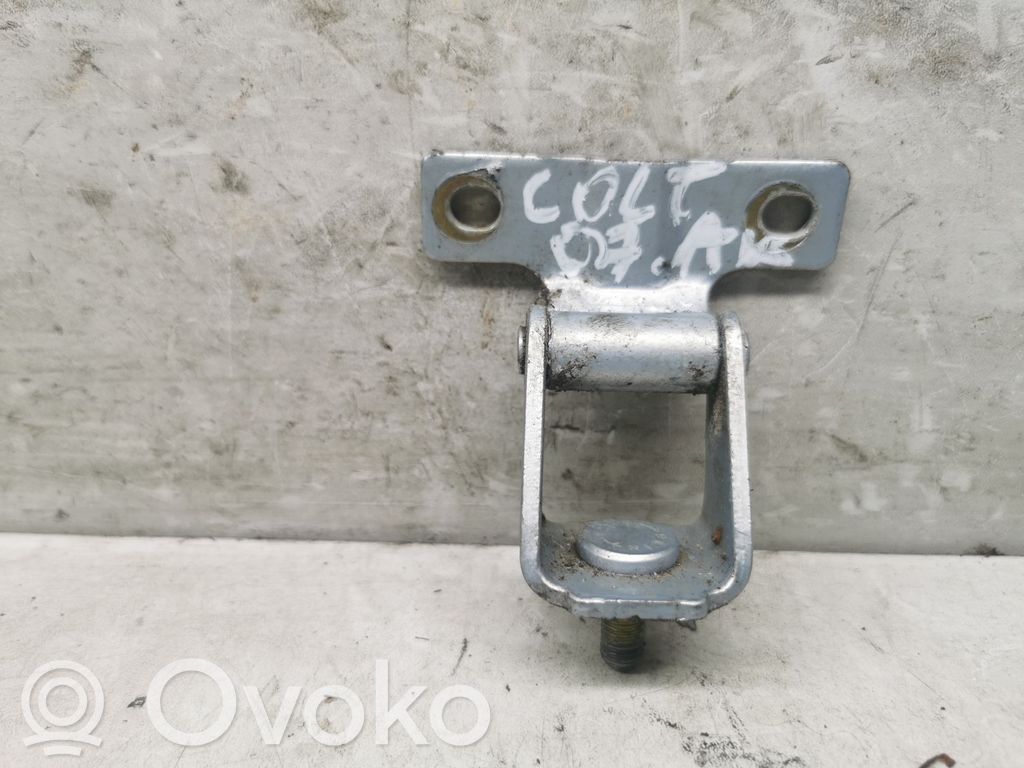 Mitsubishi Colt Tailgate/trunk/boot hinge 