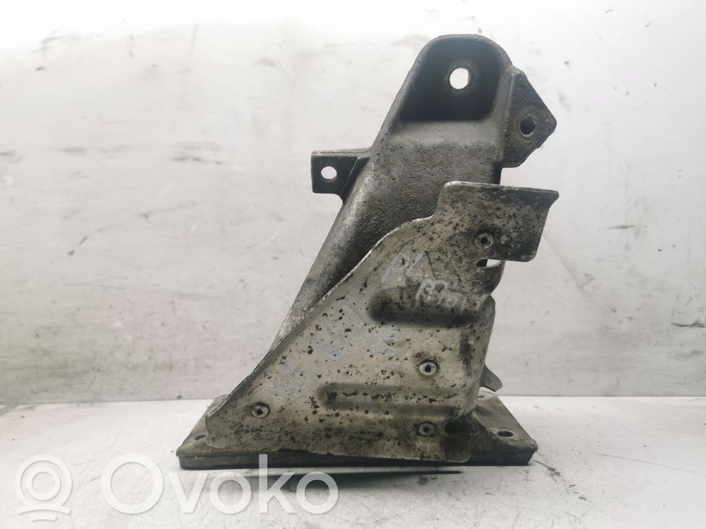BMW 5 E39 Engine mounting bracket 