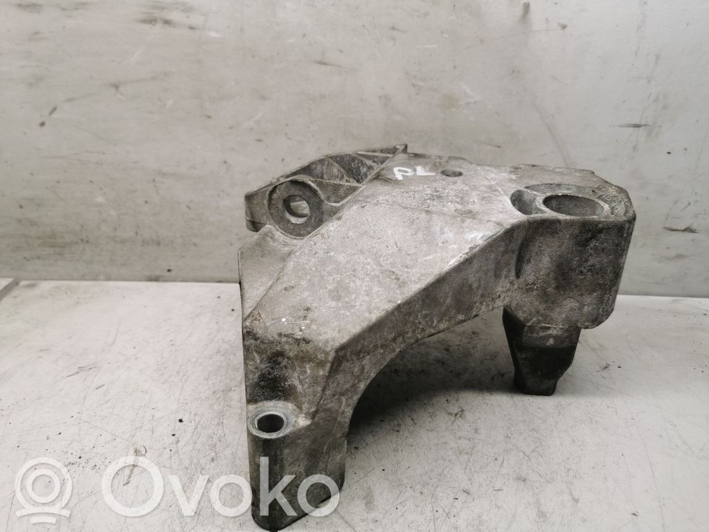 Audi A3 S3 8P Engine mounting bracket 