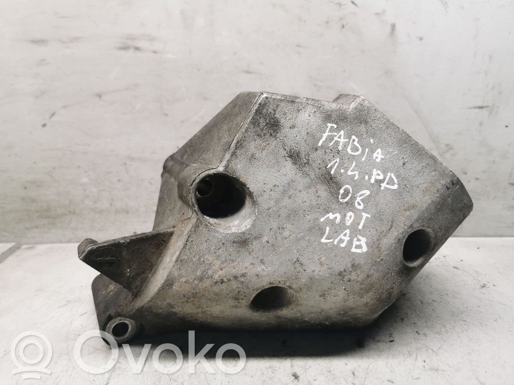 Skoda Fabia Mk2 (5J) Engine mounting bracket 