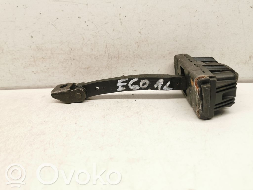BMW 5 E60 E61 Ограничитель открытия двери 