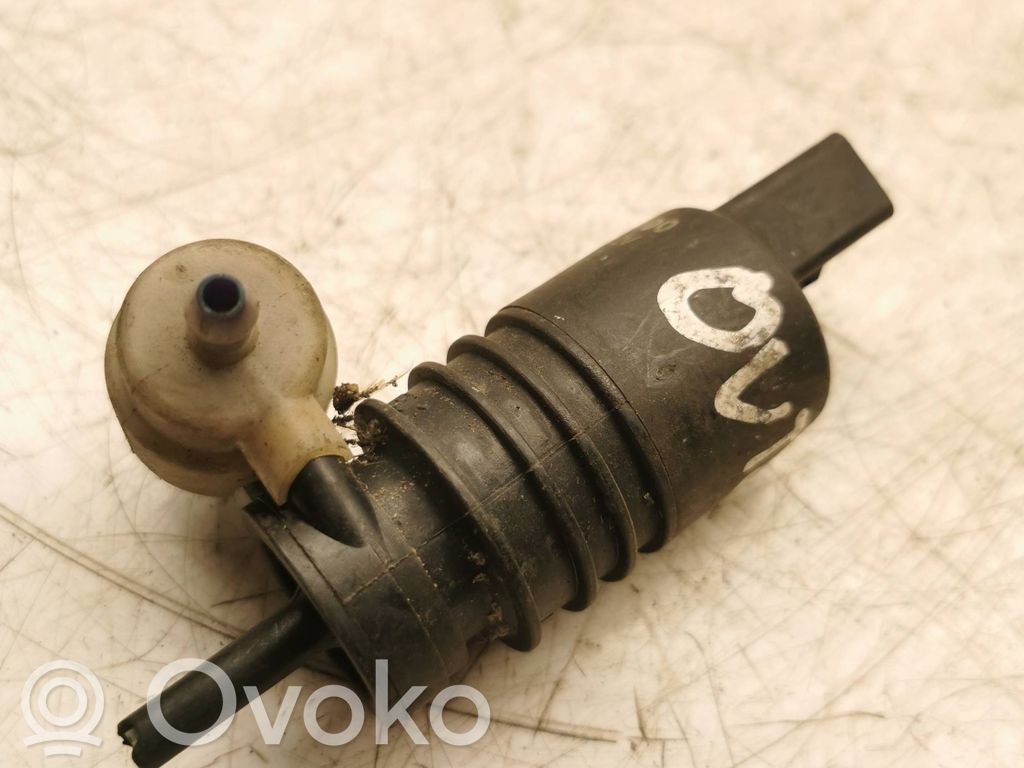 Mitsubishi Outlander Windscreen/windshield washer pump 