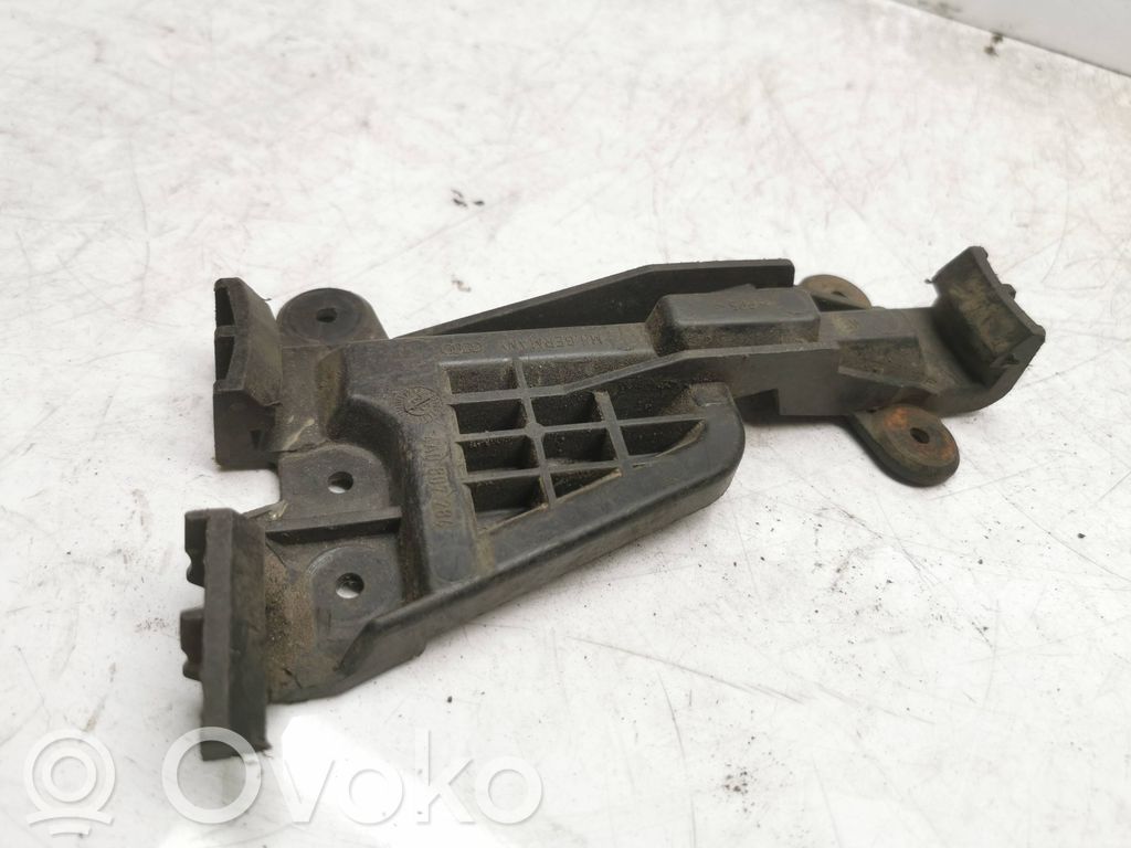 Audi A6 S6 C4 4A Front bumper mounting bracket 