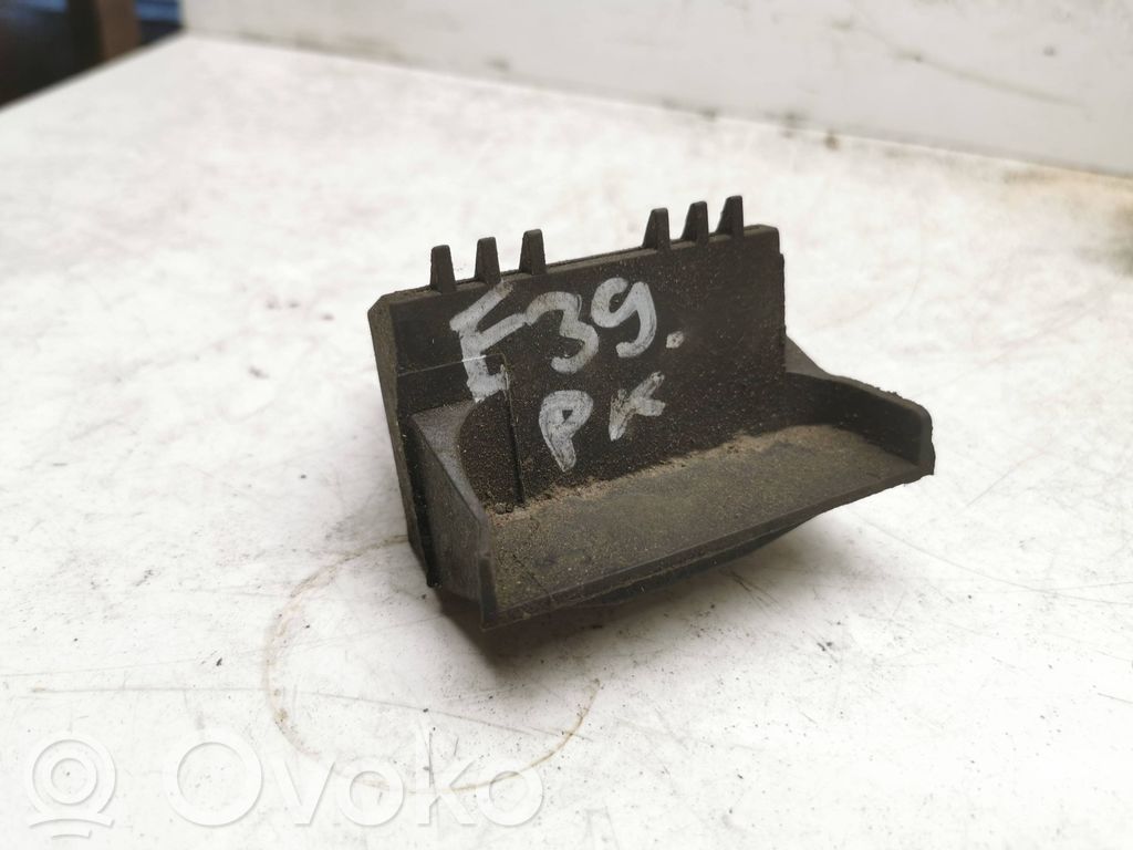 BMW 5 E39 Radiator mount bracket 