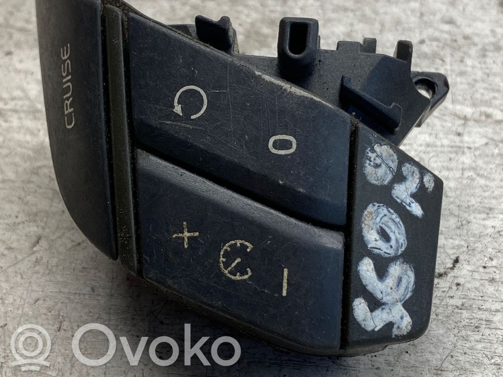 Volvo S60 Steering wheel buttons/switches 