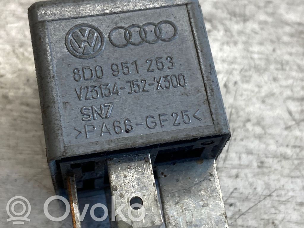 Audi A4 S4 B6 8E 8H Muu rele 