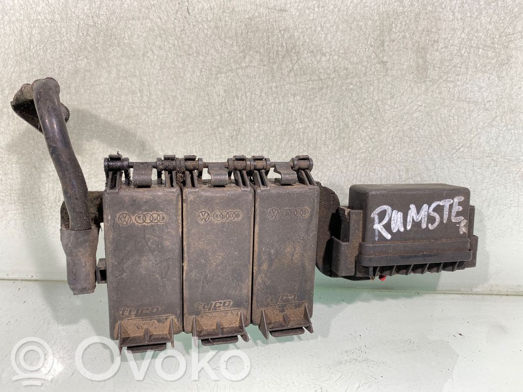 Skoda Roomster (5J) Fuse module 