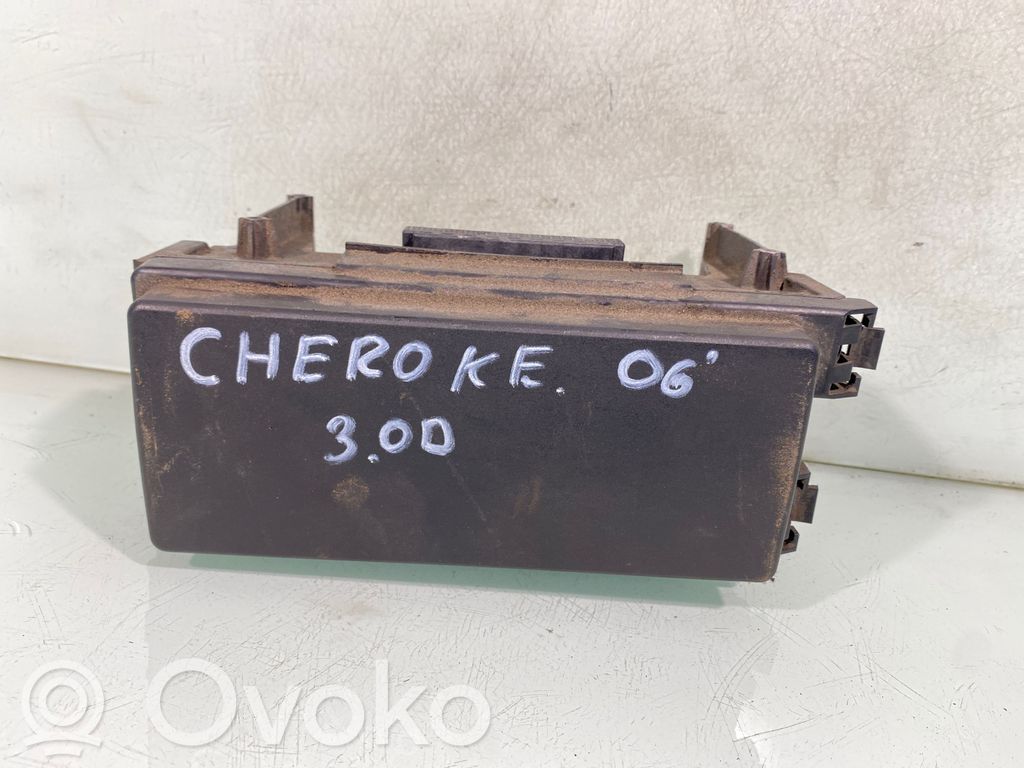 Jeep Grand Cherokee (WK) Fuse module 
