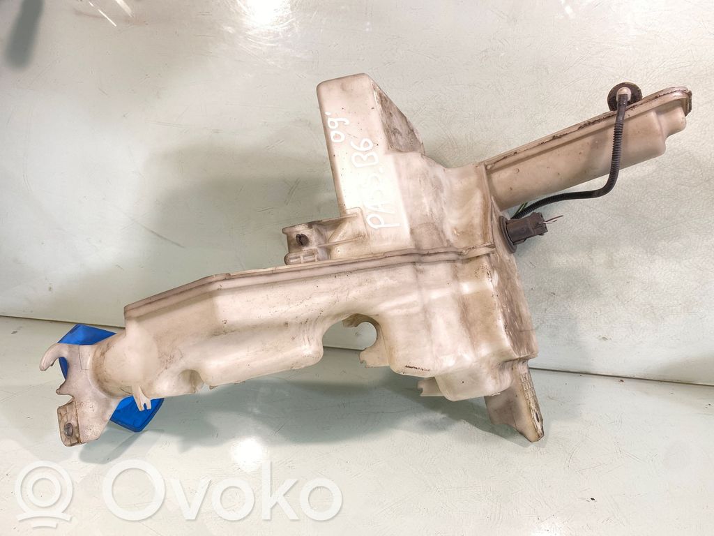 Volkswagen PASSAT B6 Windshield washer fluid reservoir/tank 