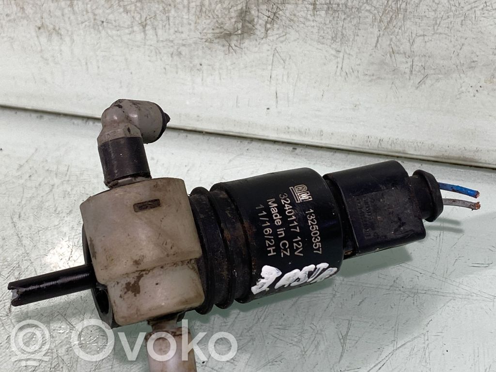 Opel Astra J Windscreen/windshield washer pump 