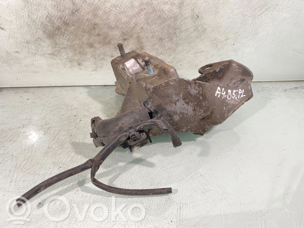 Audi A4 S4 B5 8D Engine mounting bracket 