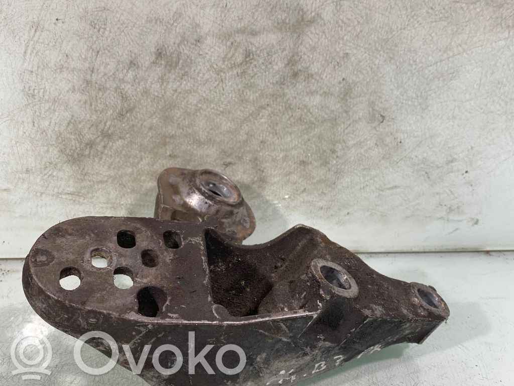 Audi A4 S4 B7 8E 8H Engine mounting bracket 