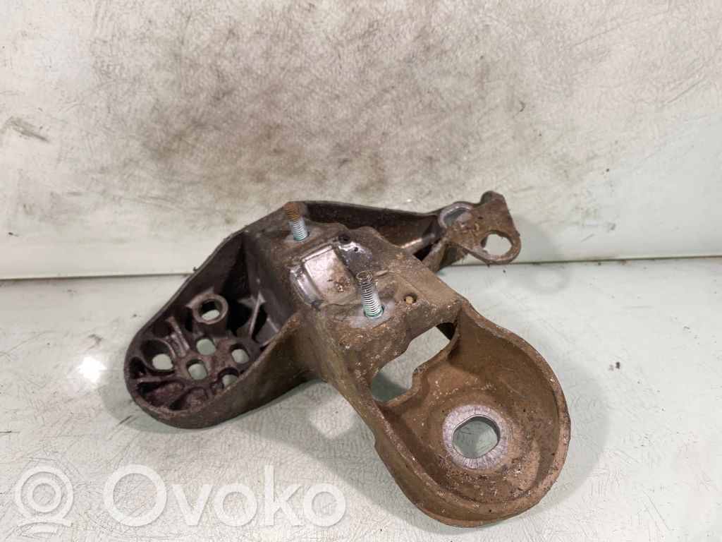 Volkswagen PASSAT B5.5 Engine mounting bracket 