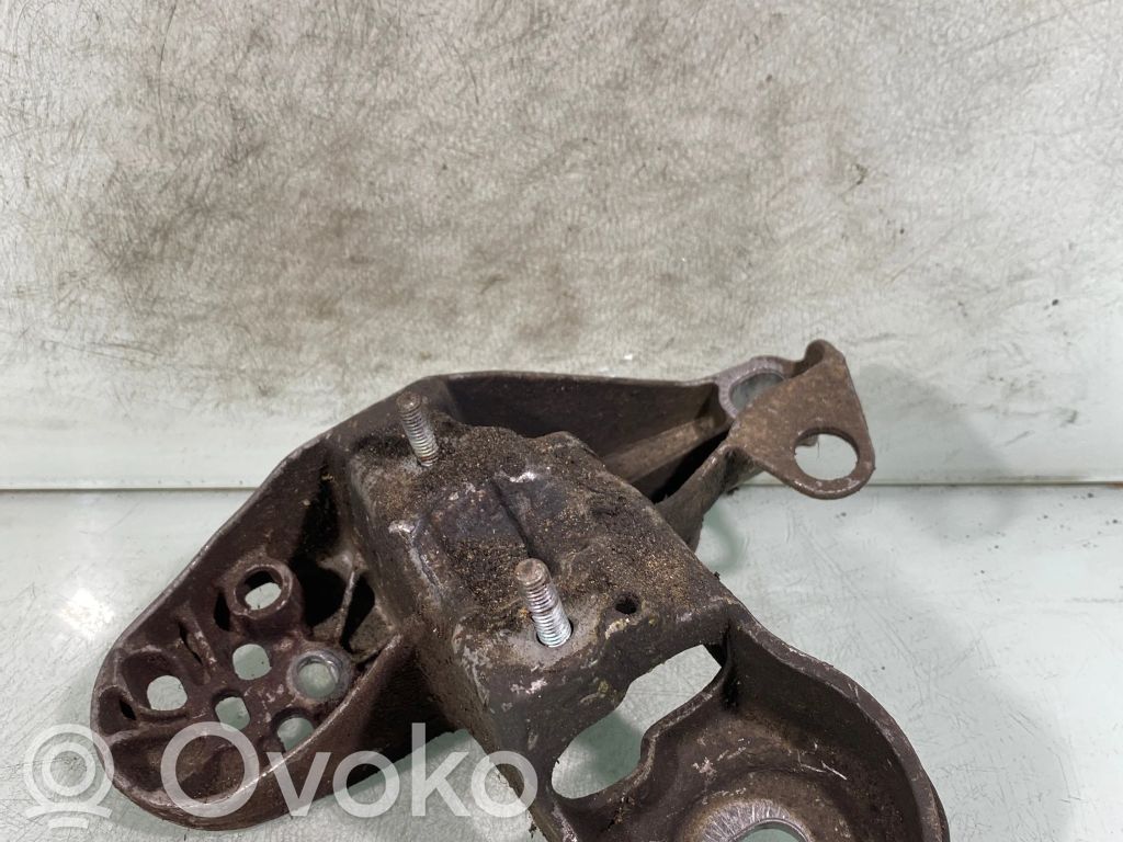 Volkswagen PASSAT B5.5 Engine mounting bracket 