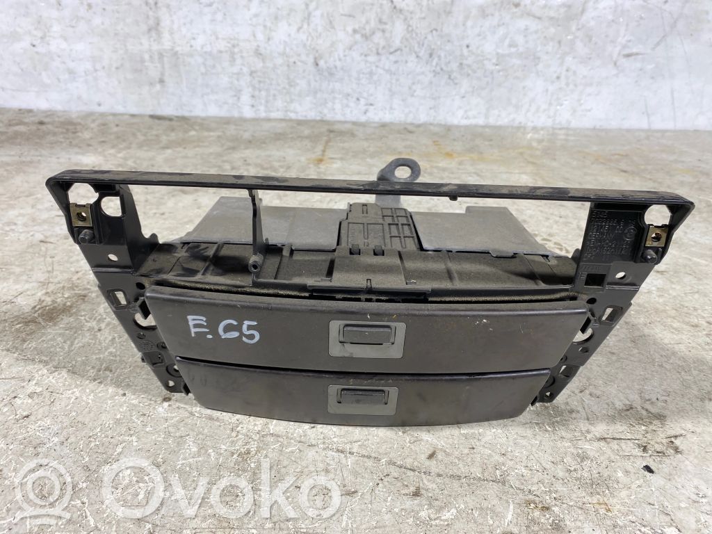 BMW 7 E65 E66 Daiktadėžė 