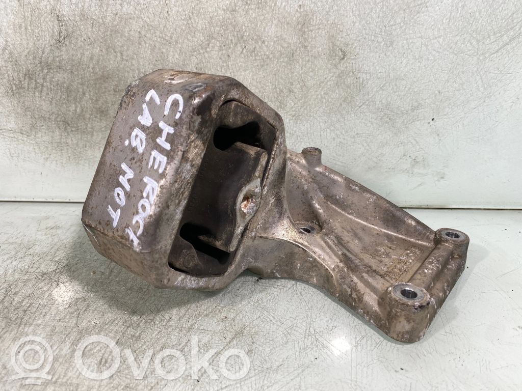 Jeep Grand Cherokee (WK) Engine mounting bracket 