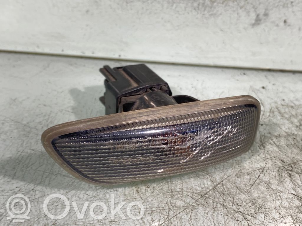 Volvo V70 Front fender indicator light 