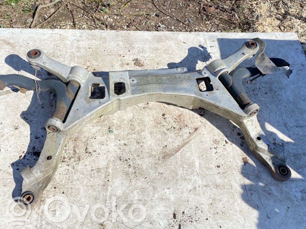 Volvo V70 Galinis traversas 