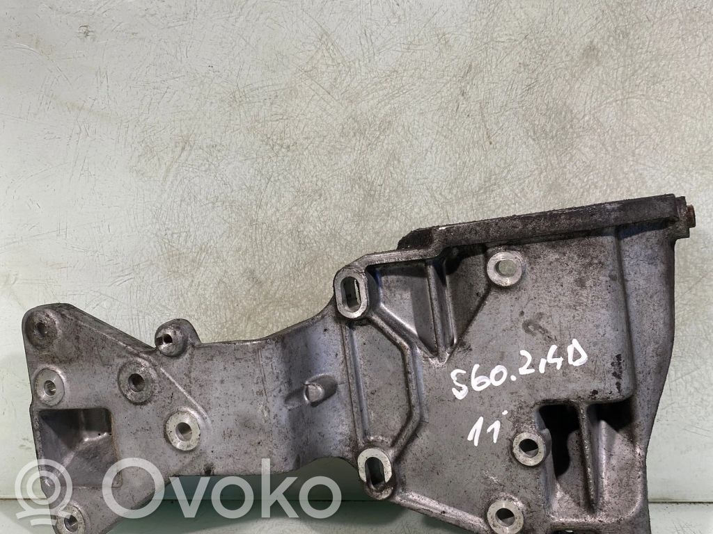 Volvo S60 Engine mounting bracket 