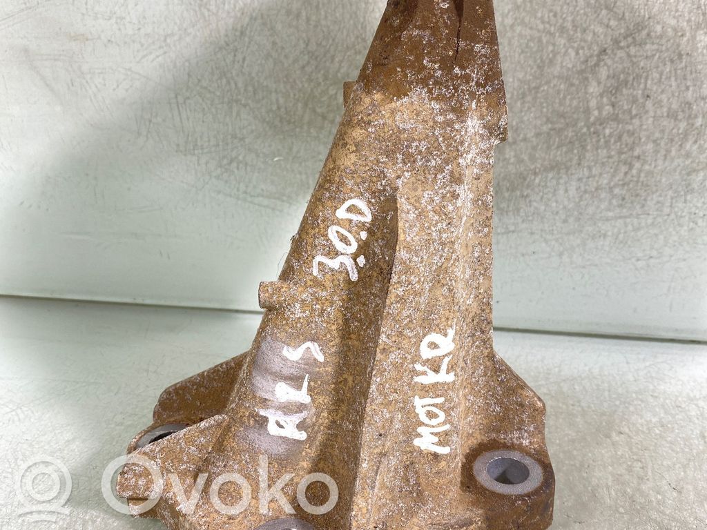 Land Rover Range Rover Sport L320 Engine mounting bracket 