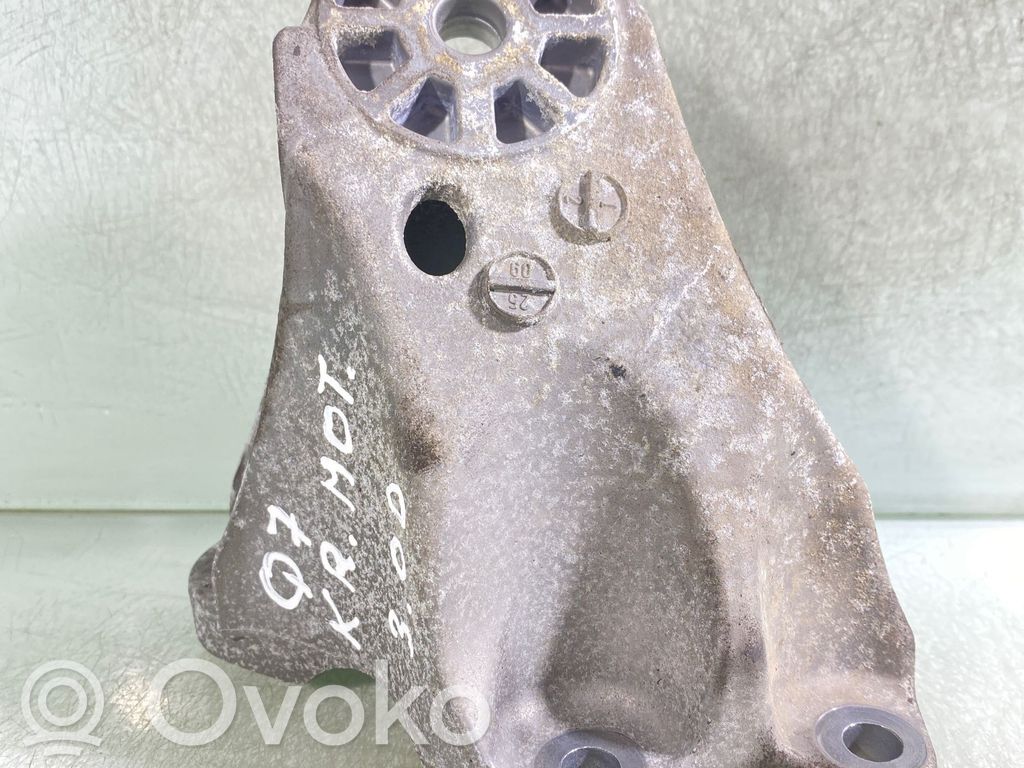 Audi Q7 4L Engine mounting bracket 