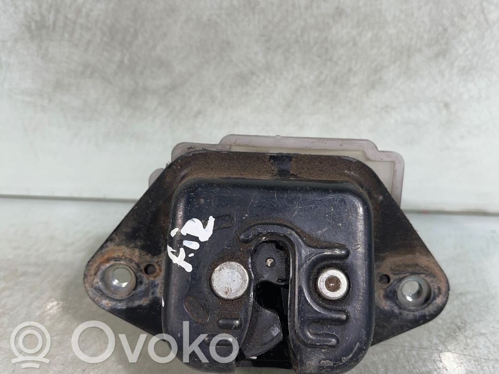 Aizmugurējā pārsega slēdzene   EUK9361120A,EE0001274