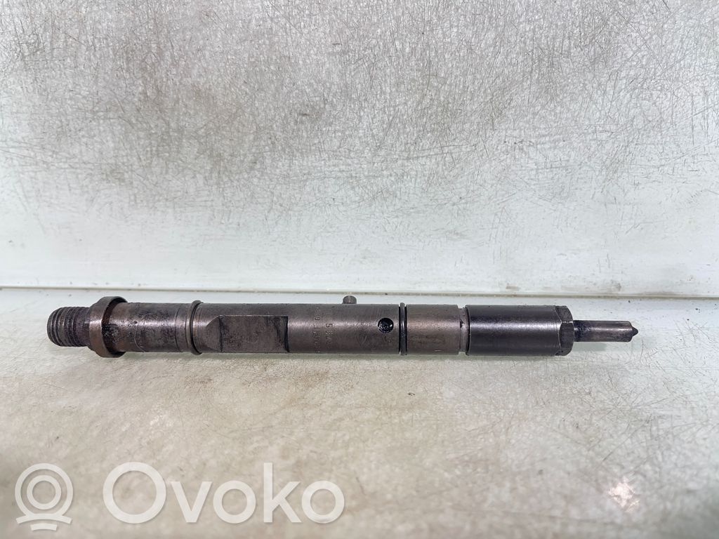 Audi A6 S6 C5 4B Fuel injector 