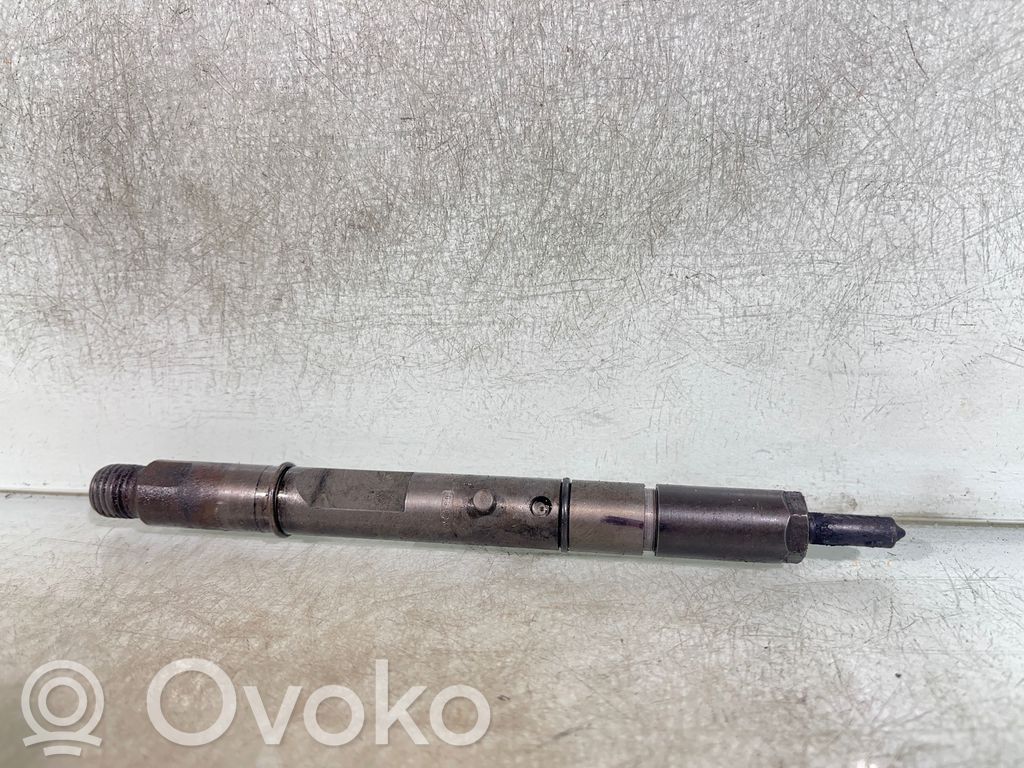 Audi A6 S6 C5 4B Fuel injector 