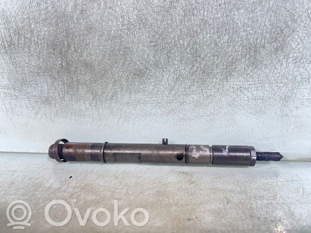 Audi A6 S6 C5 4B Fuel injector 