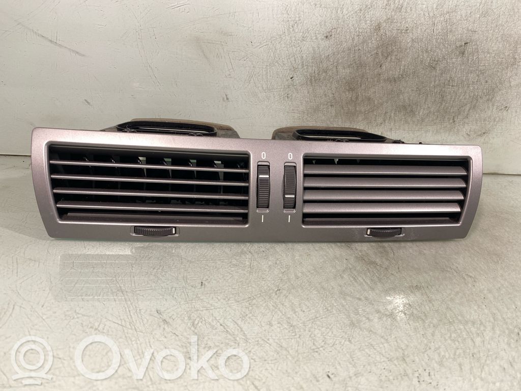 BMW 7 E65 E66 Centrinės oro grotelės 