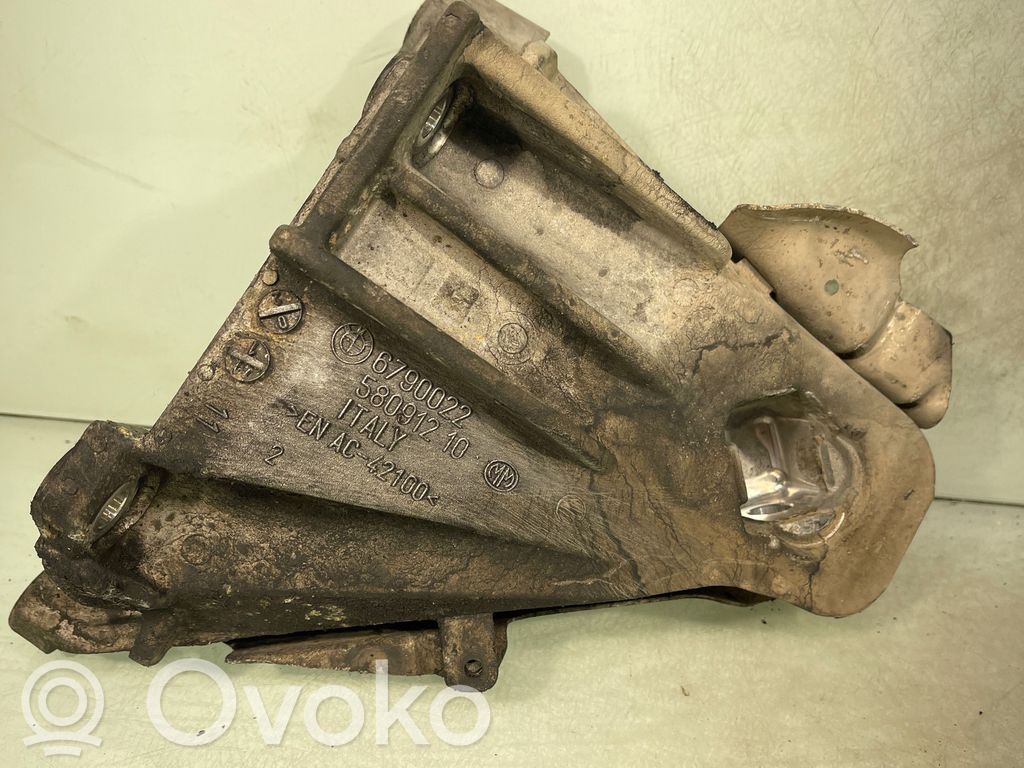 BMW X5 E70 Engine mounting bracket 