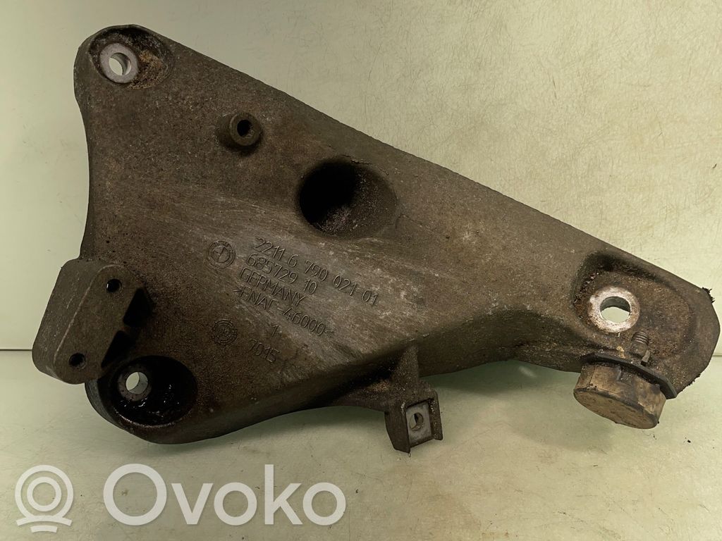 BMW X5 E70 Engine mounting bracket 