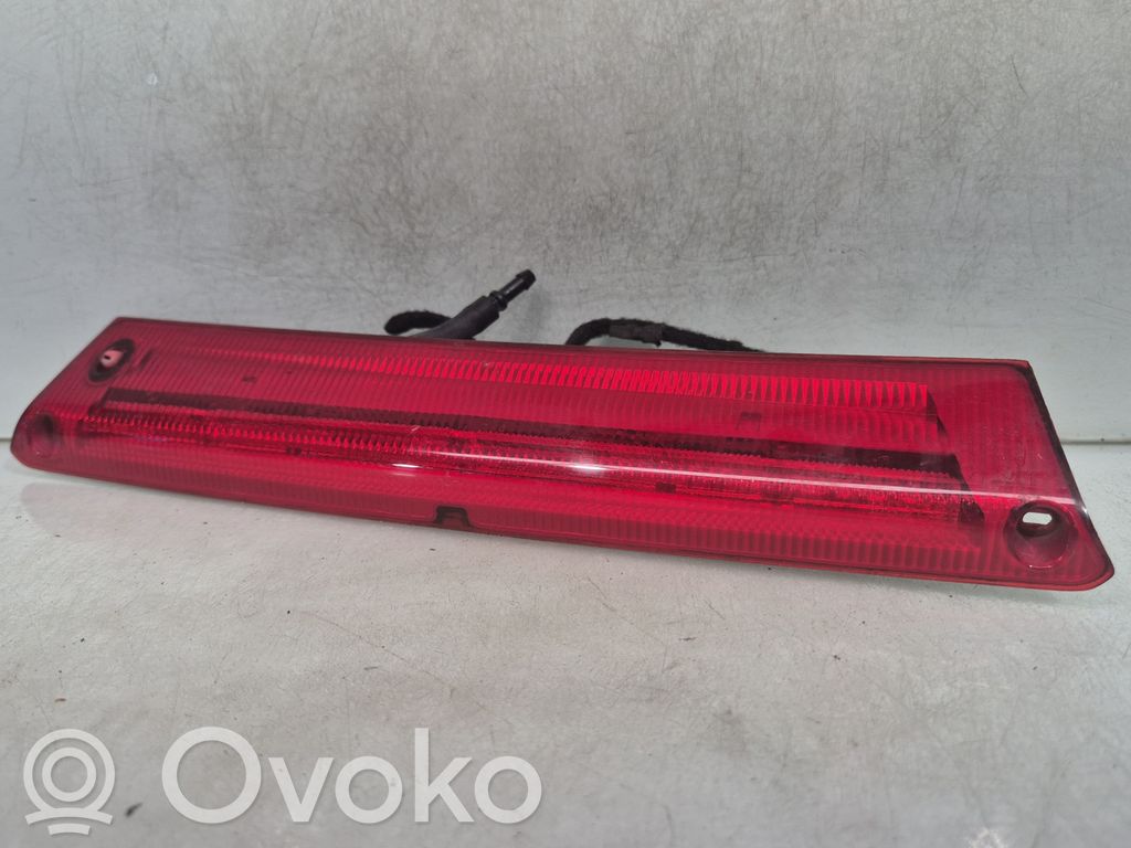 Third/center stoplight   L90021048,L90021059