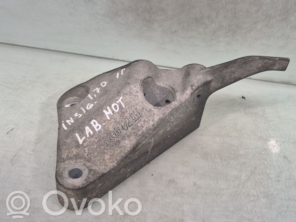 Opel Astra J Engine mounting bracket 