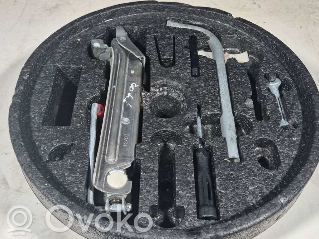 Caja de herramientas   8N0012109