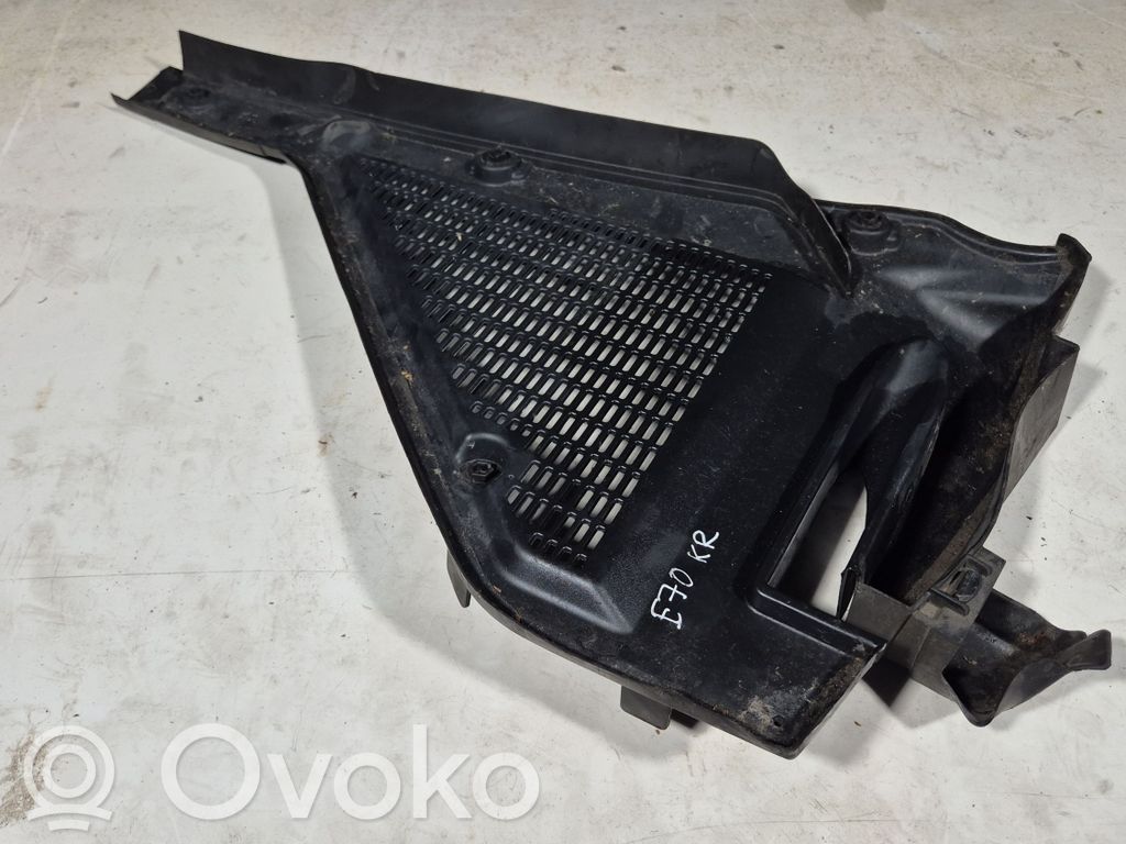 BMW X5 E70 Kita variklio skyriaus detalė 