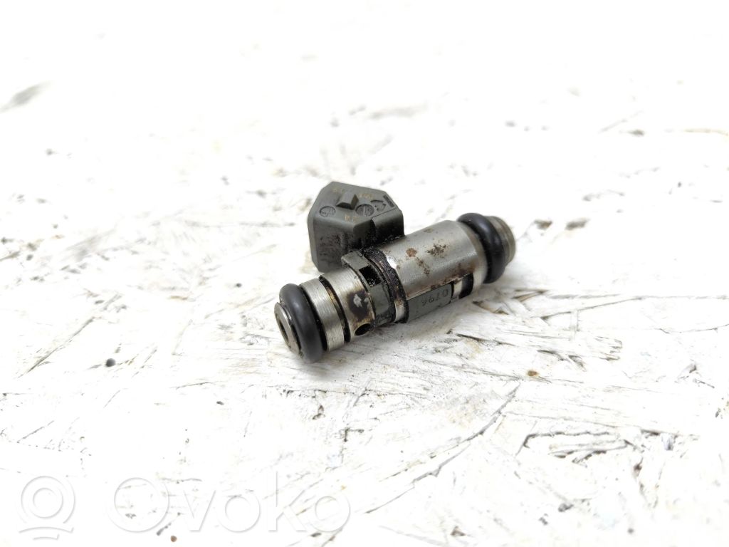 Ford Fiesta Inyector de combustible 